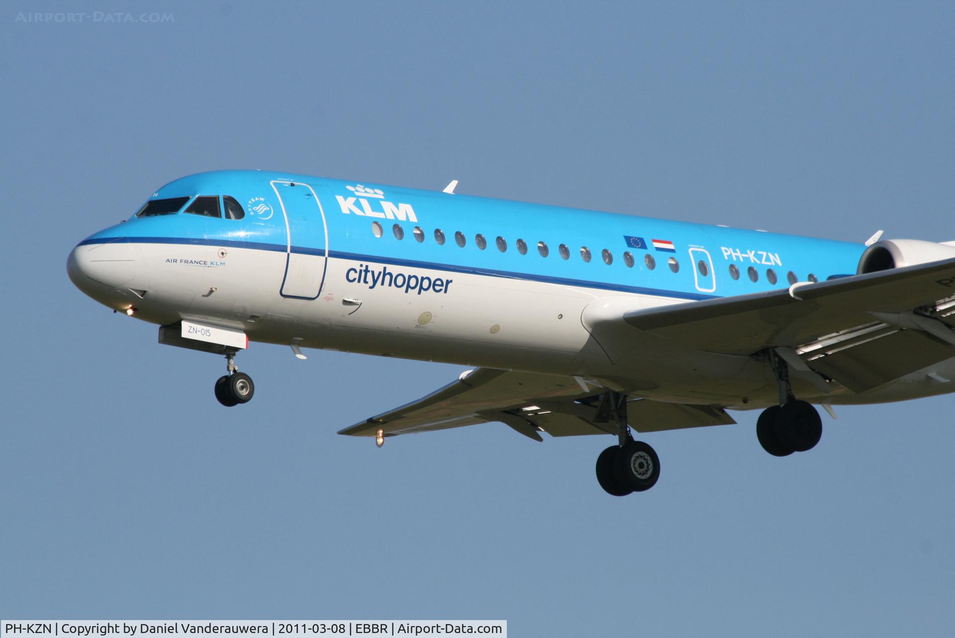 PH-KZN, 1995 Fokker 70 (F-28-0070) C/N 11553, Arrival of flight KL1723 to RWY 25L