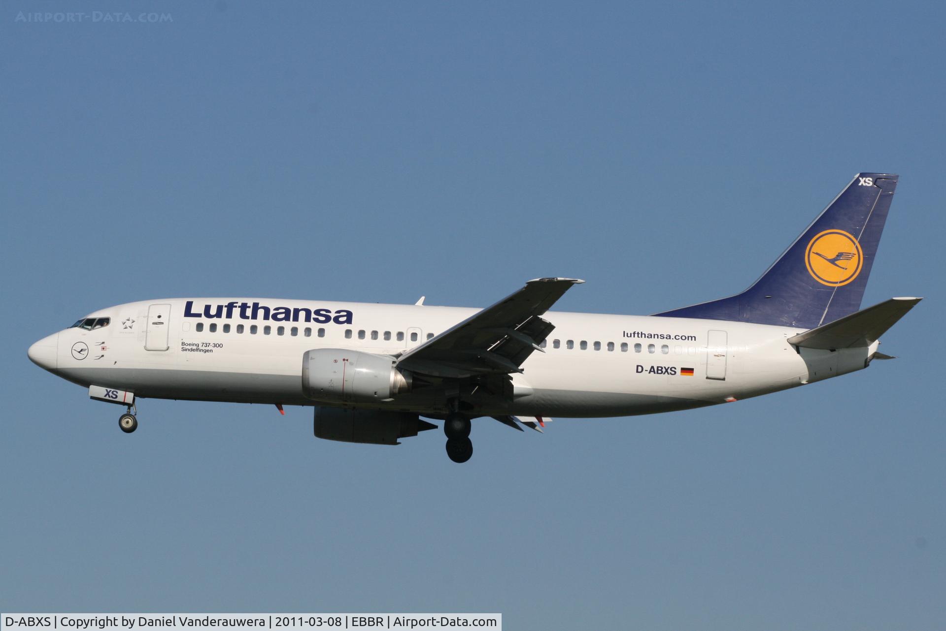 D-ABXS, 1988 Boeing 737-330 C/N 24280, Flight LH1008 is descending to RWY 25L