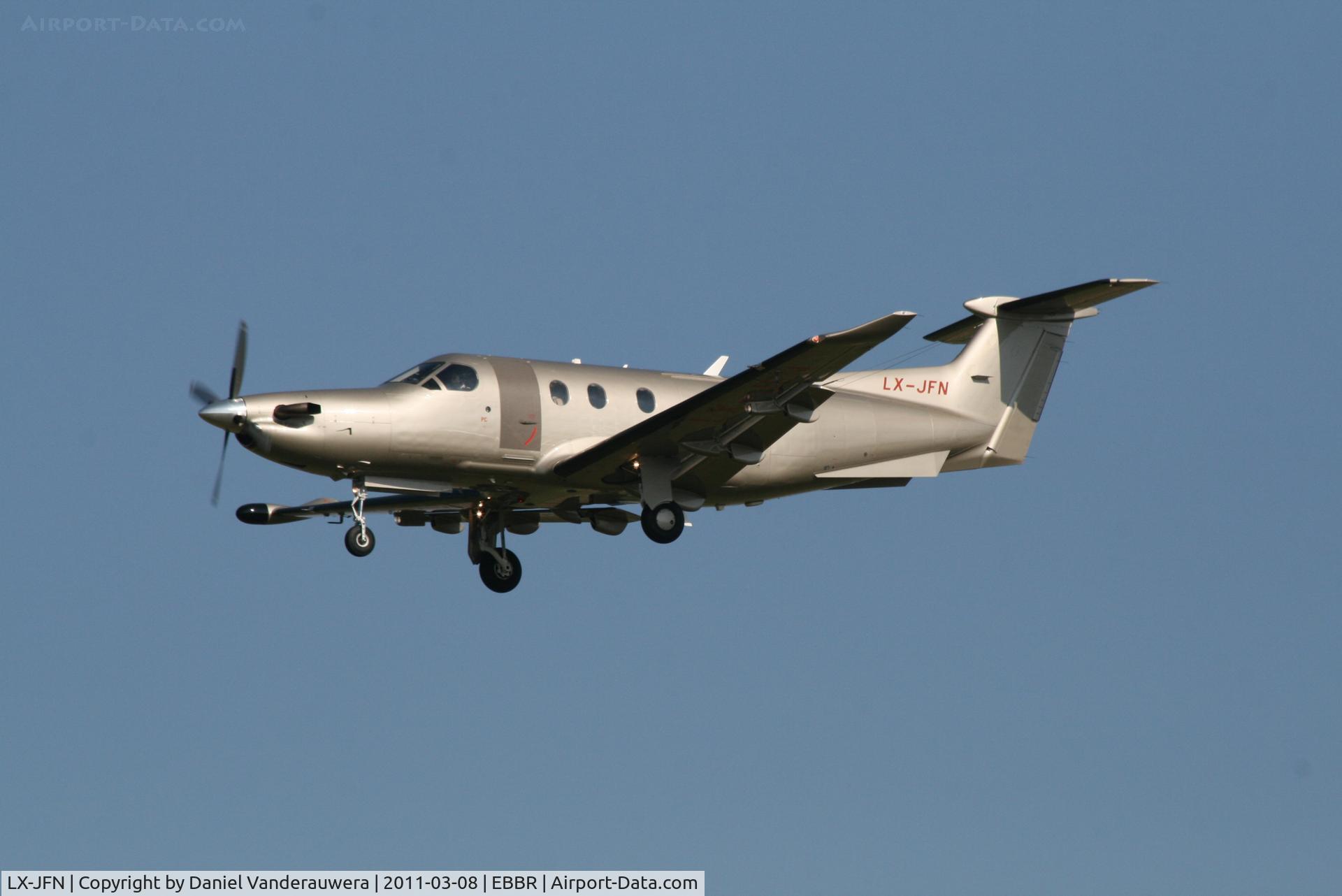 LX-JFN, 2007 Pilatus PC-12/47 C/N 855, Arrival to RWY 25L