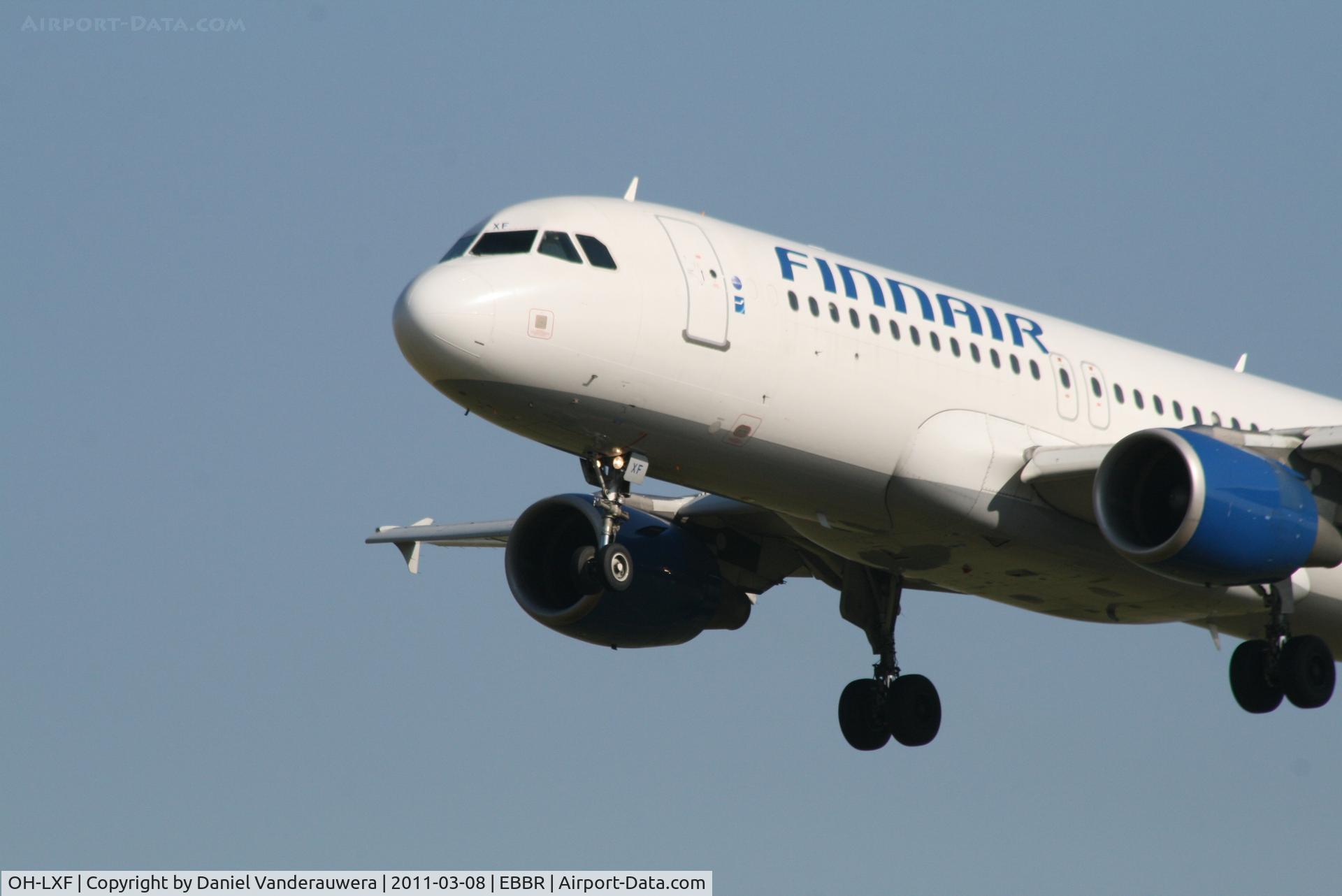 OH-LXF, 2002 Airbus A320-214 C/N 1712, Arrival of flight AY811 to RWY 25L
