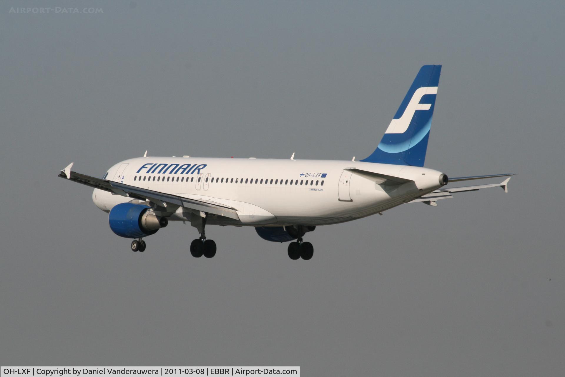 OH-LXF, 2002 Airbus A320-214 C/N 1712, Flight AY811 is descending to RWY 25L