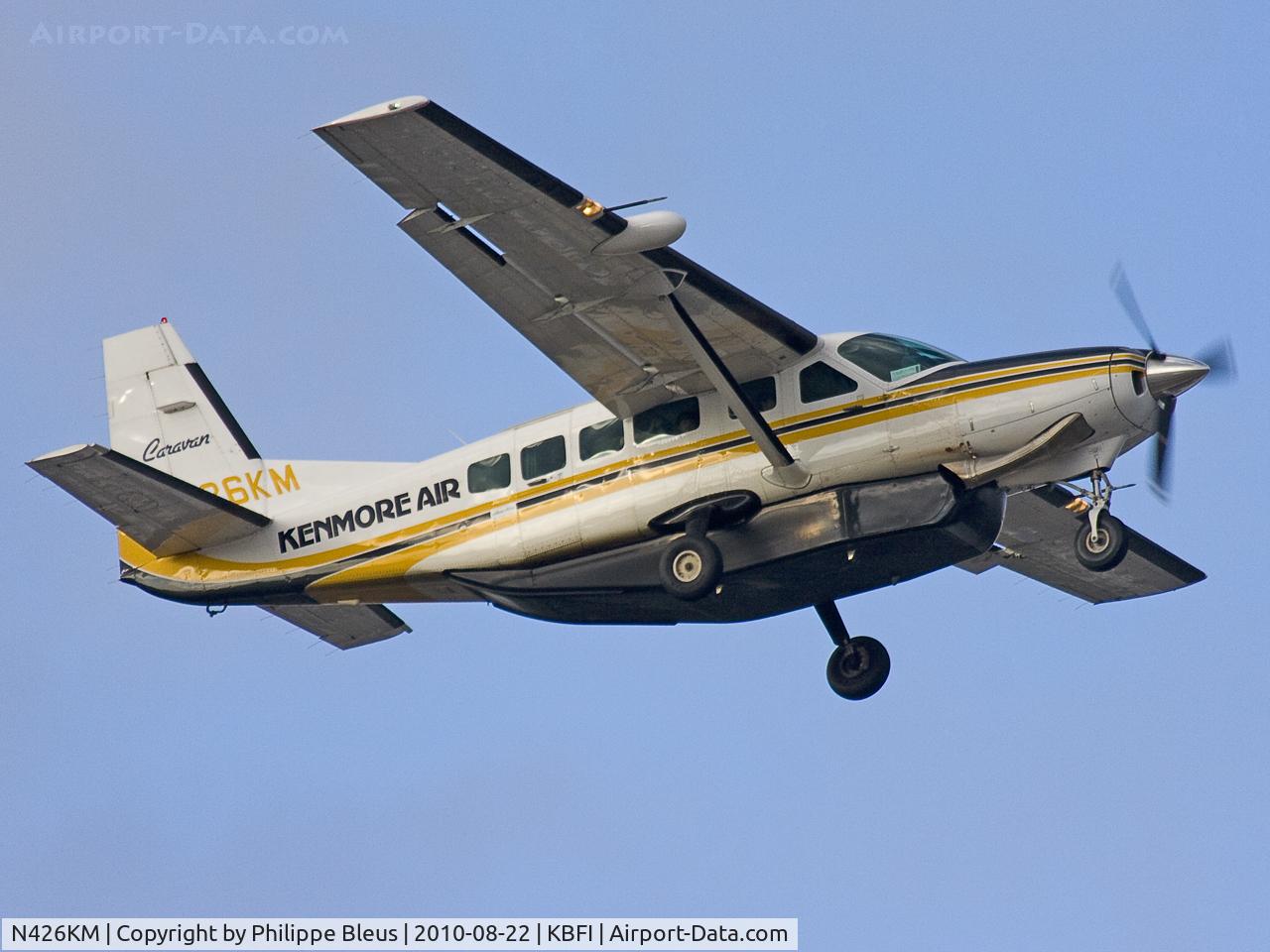 N426KM, 1999 Cessna 208 C/N 20800306, Climbing above rwy 13R in the late afternoon.