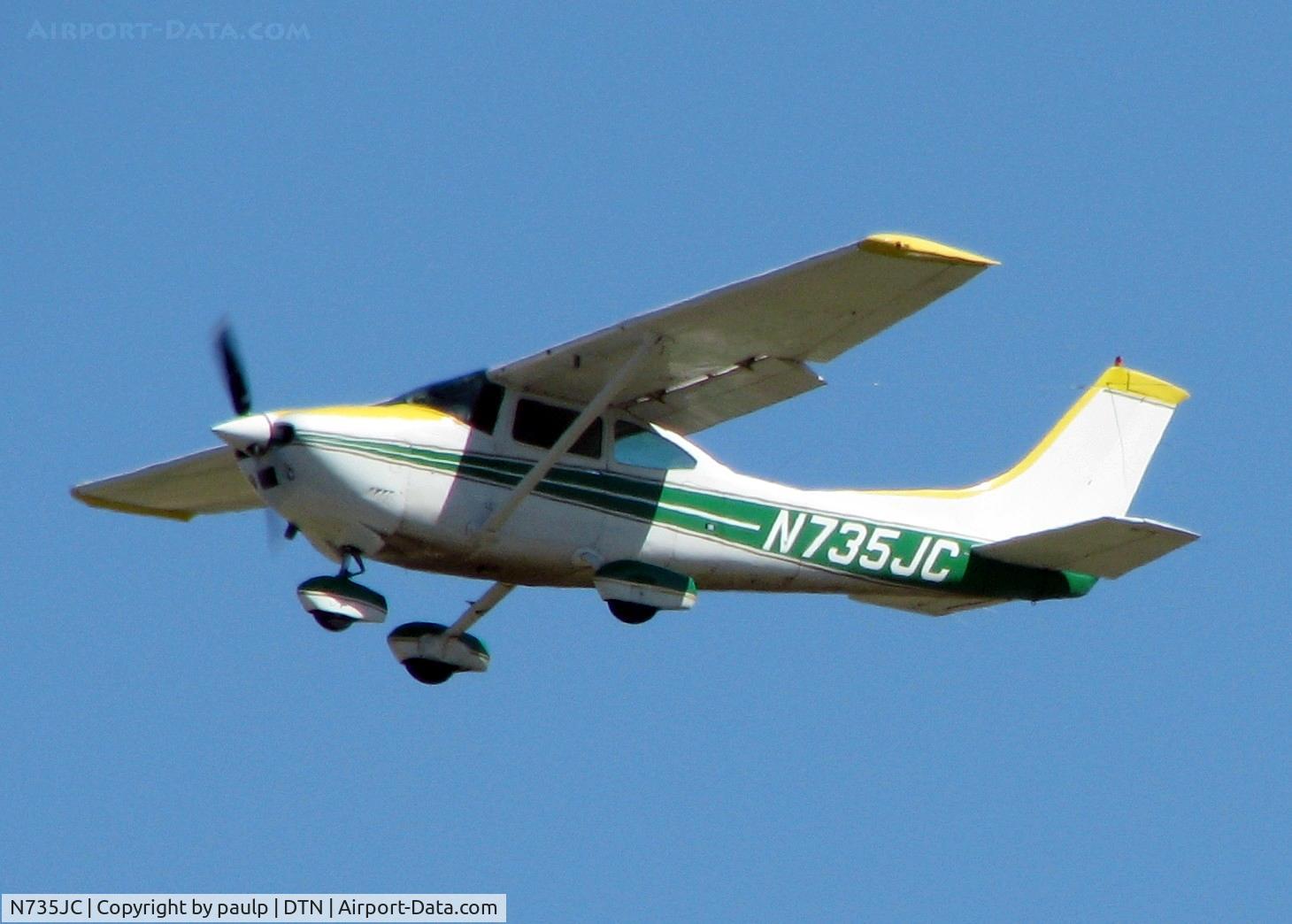 N735JC, 1977 Cessna 182Q Skylane C/N 18265452, Off of Rwy 32 at Downtown Shreveport.