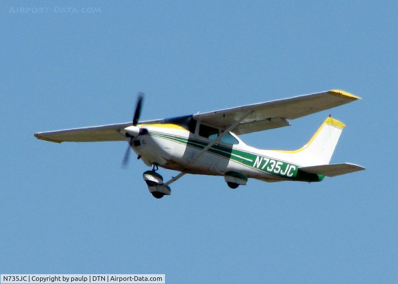 N735JC, 1977 Cessna 182Q Skylane C/N 18265452, Off of Rwy 32 at Downtown Shreveport.