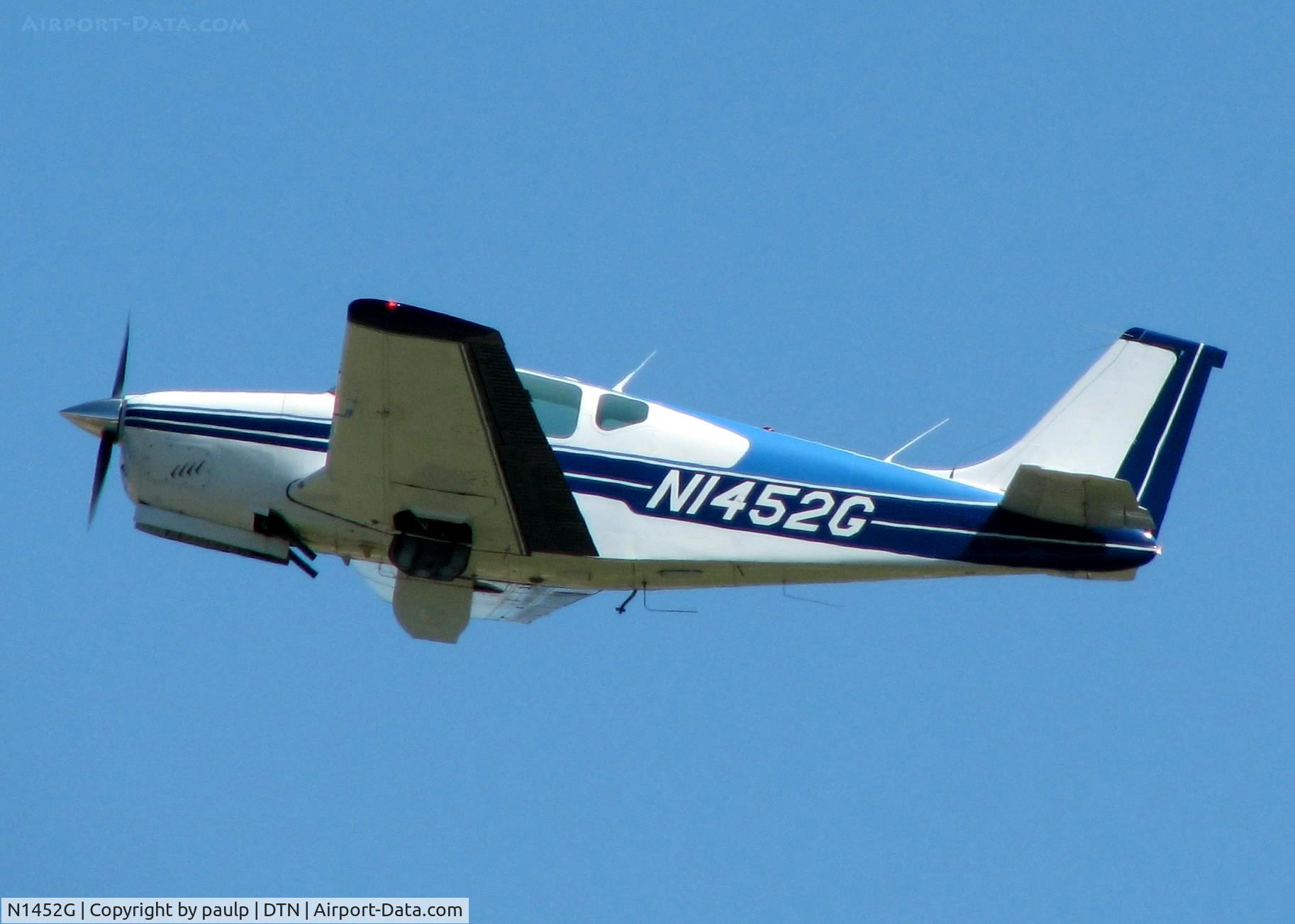 N1452G, 1962 Beech 35-B33 Debonair C/N CD-449, Off of Rwy 32 at Downtown Shreveport.