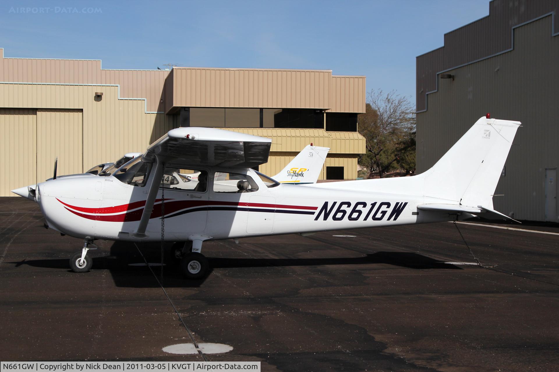 N661GW, 2000 Cessna 172S C/N 172S8661, KVGT