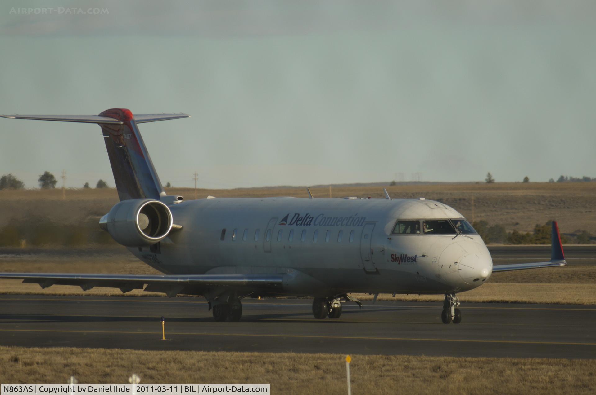 N863AS, 2001 Bombardier CRJ-200ER (CL-600-2B19) C/N 7487, Skywest departing BIL