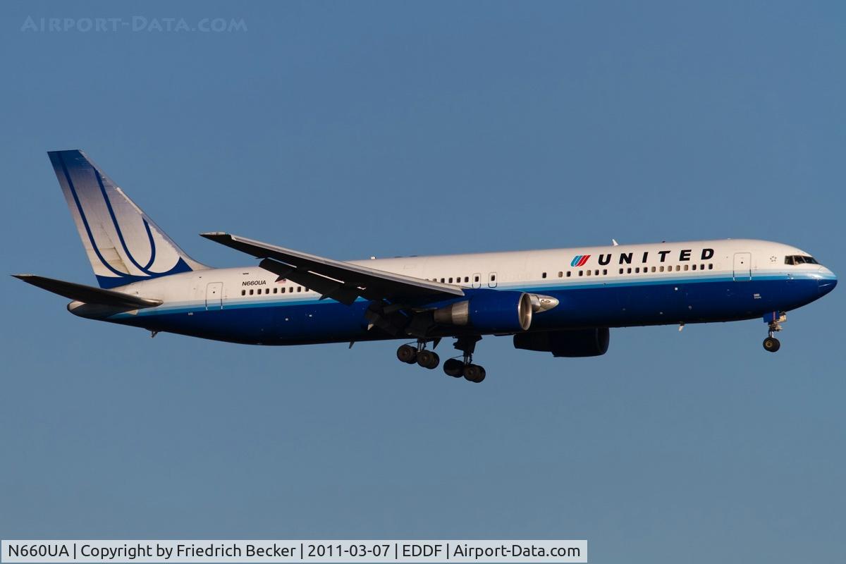 N660UA, 1993 Boeing 767-322/ER C/N 27115, on final