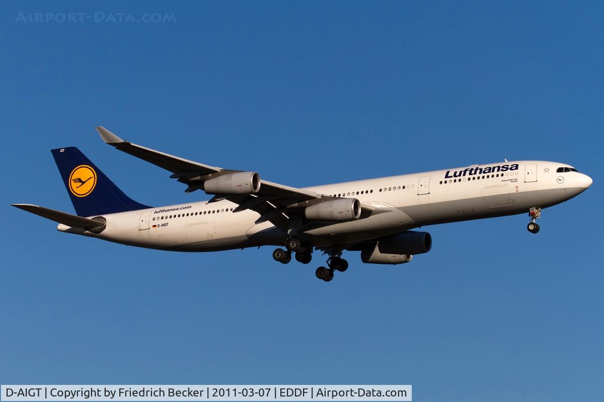 D-AIGT, 1999 Airbus A340-313 C/N 304, on final
