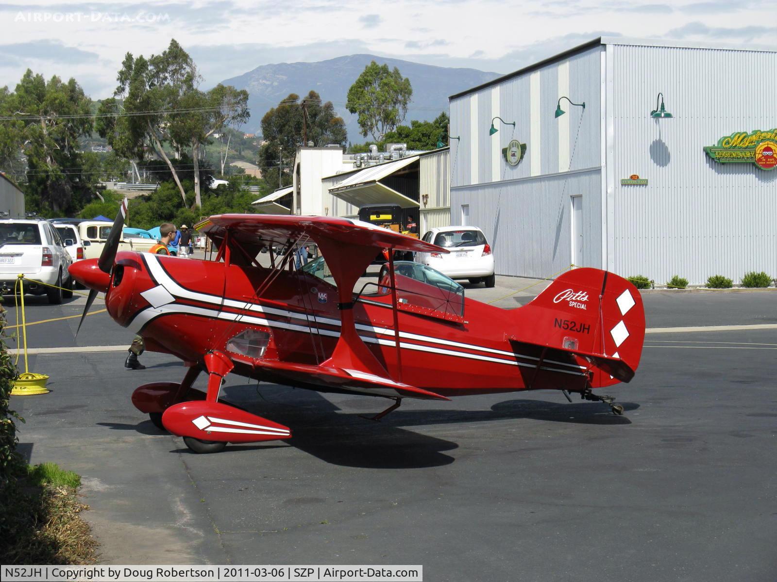 N52JH, 1981 Pitts S-1C Special C/N 1 (N52JH), 1981 Shea PITTS SPECIAL S-1C, Lycoming O&VO-360 180 Hp, refueling