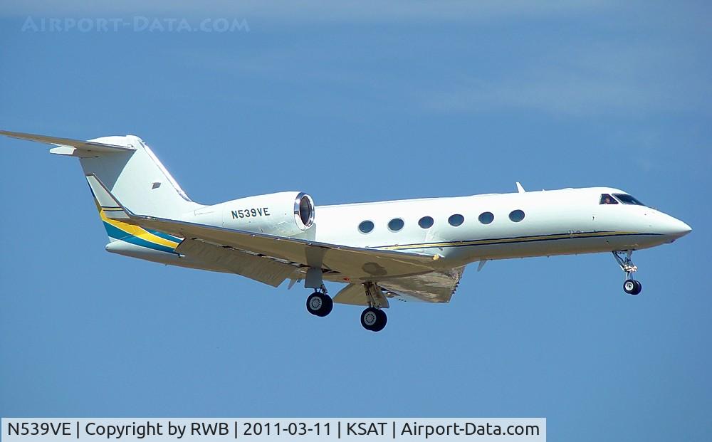 N539VE, 2006 Gulfstream Aerospace GIV-X (G450) C/N 4039, Landing 12R