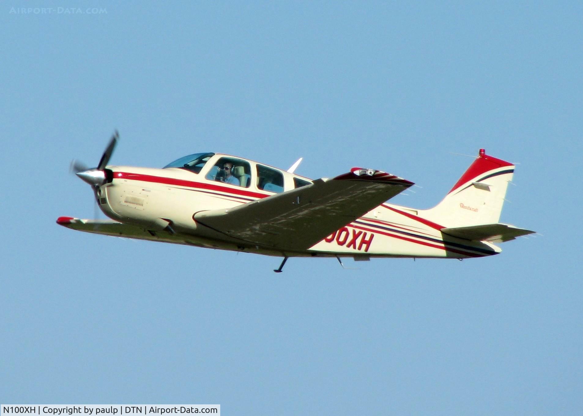 N100XH, 1999 Raytheon Aircraft Company A36 Bonanza C/N E-3249, Off of Rwy 32 at Downtown Shreveport.