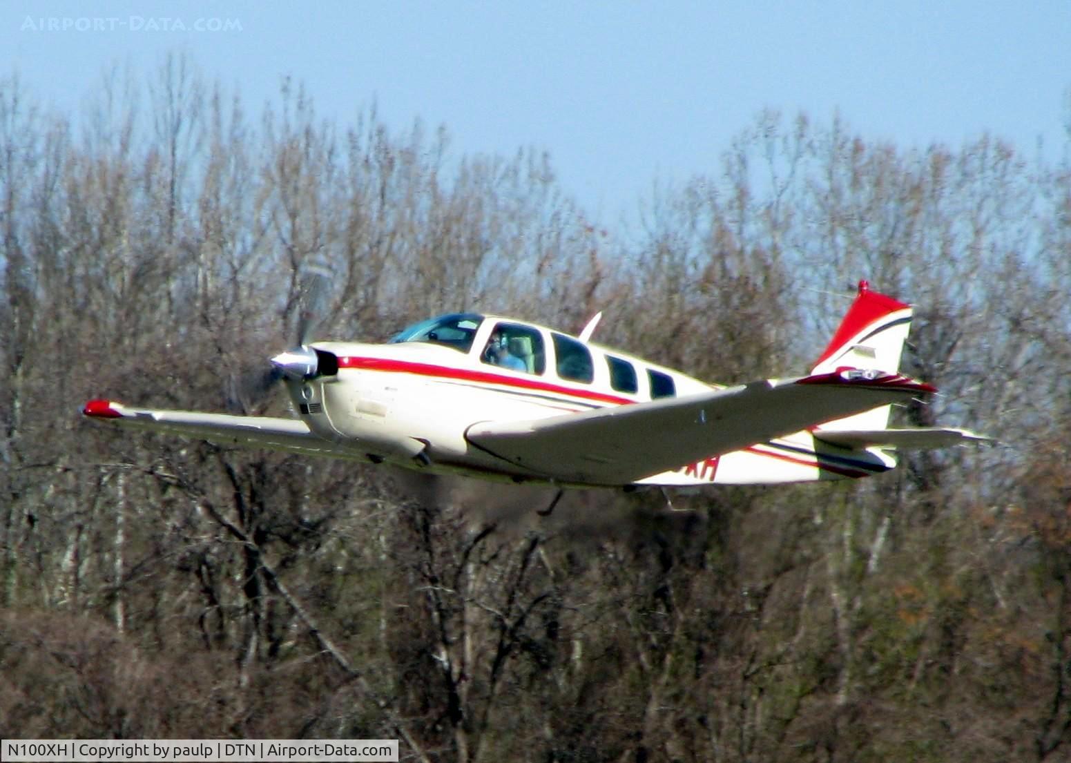 N100XH, 1999 Raytheon Aircraft Company A36 Bonanza C/N E-3249, Off of Rwy 32 at Downtown Shreveport.