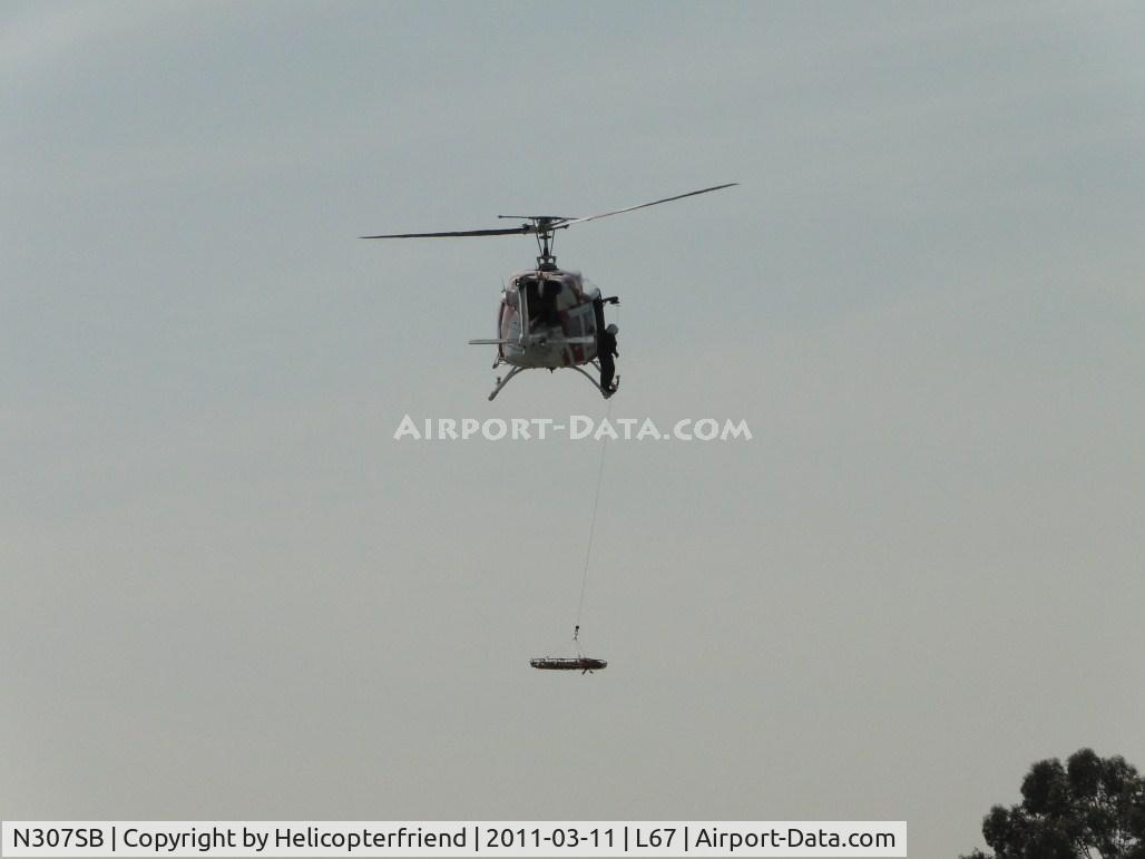 N307SB, 1975 Bell 212 C/N 30781, Guiding the stokes stretcher back to the cabin area