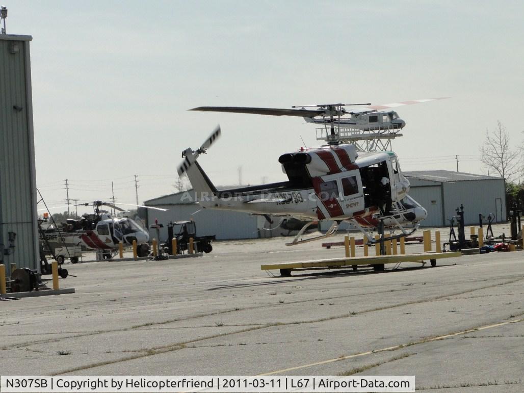 N307SB, 1975 Bell 212 C/N 30781, Setting it down gently on the trailer