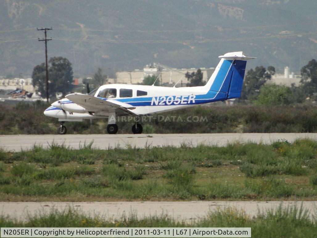 N205ER, 1979 Piper PA-44-180 Seminole C/N 44-7995320, Rolling for take off westbound