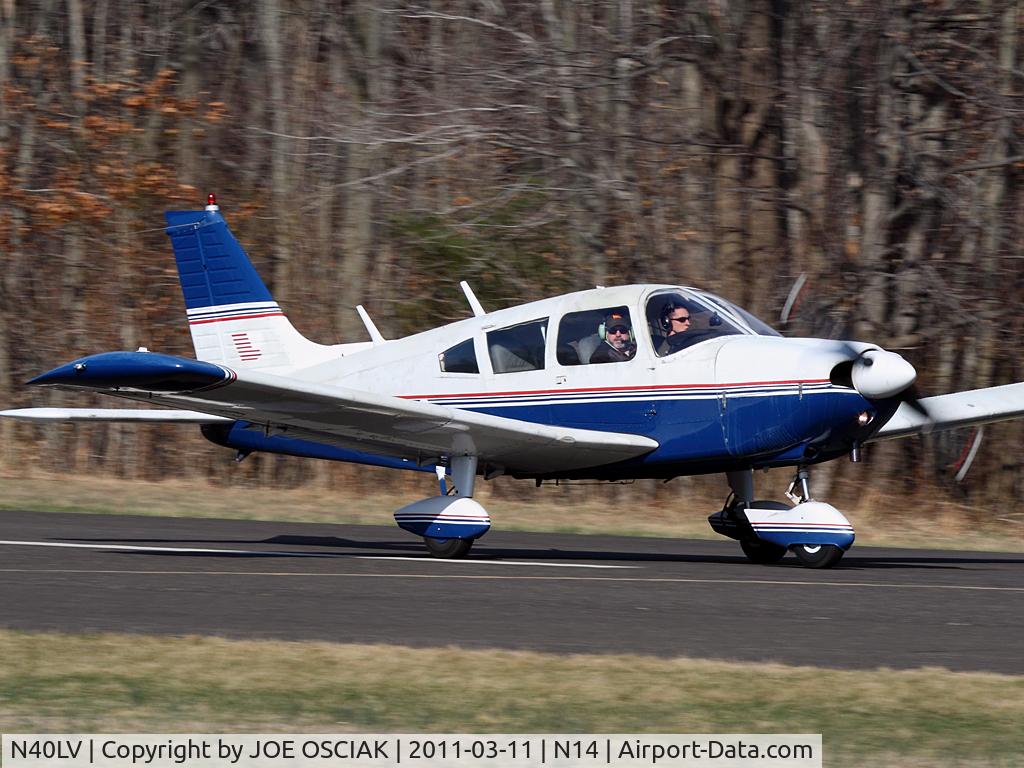 N40LV, 1973 Piper PA-28-235 C/N 28-7310121, Arriving at N14