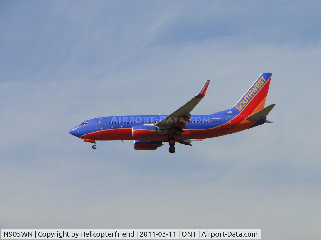 N905WN, 2008 Boeing 737-7H4 C/N 36617, On final for runway 26L