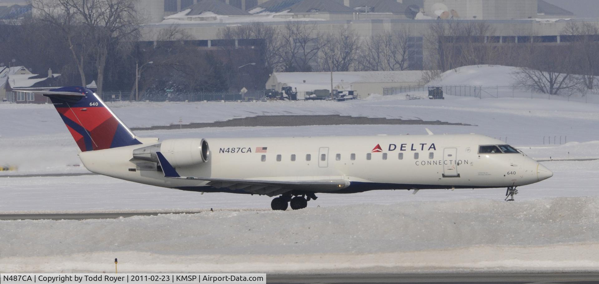 N487CA, 2002 Bombardier CRJ-200ER (CL-600-2B19) C/N 7729, Delta