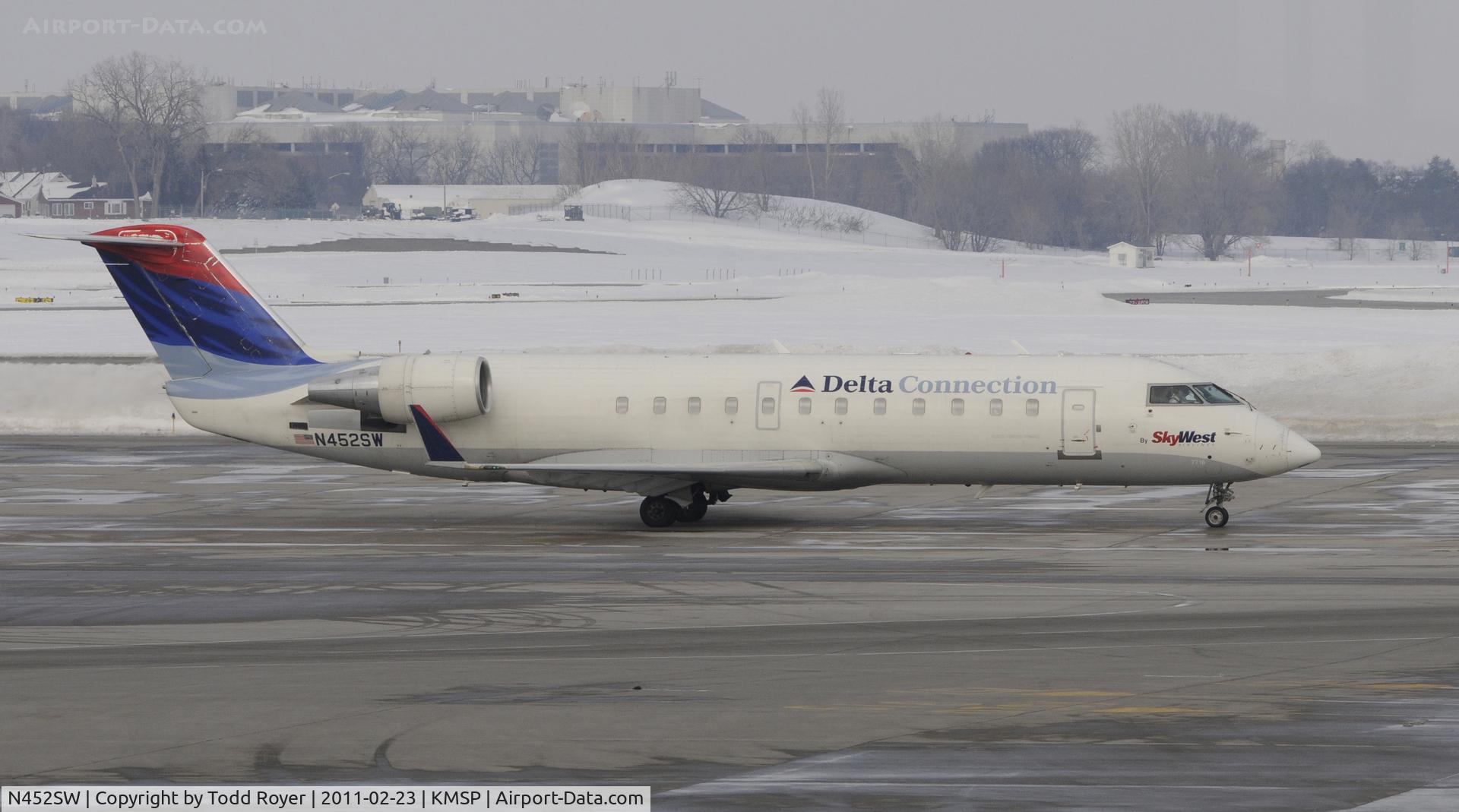 N452SW, 2002 Bombardier CRJ-200ER (CL-600-2B19) C/N 7716, Delta