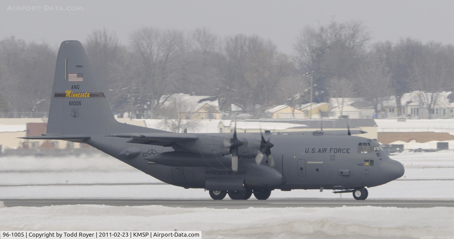 96-1005, 1996 Lockheed C-130H Hercules C/N 382-5425, Departing MSP
