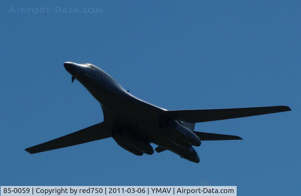 85-0059, 1985 Rockwell B-1B Lancer C/N 19, Slow pass of B-1B Lancer with wings swept forward, at Avalon Air Show 2011