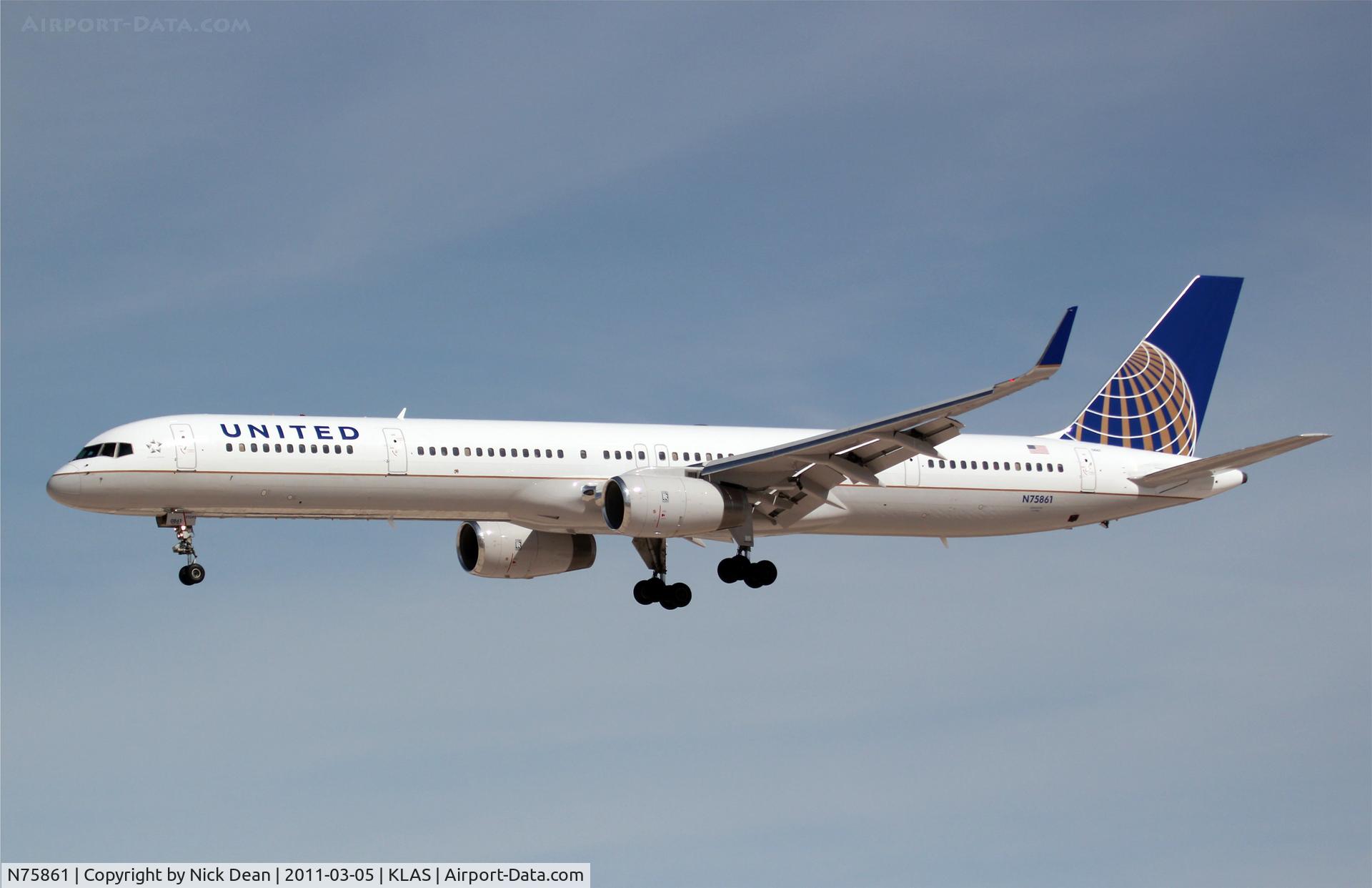 N75861, 2001 Boeing 757-33N C/N 32585, KLAS