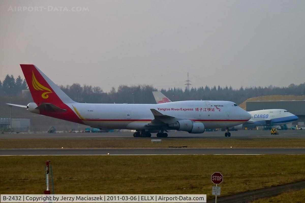 B-2432, 1998 Boeing 747-481/BCF C/N 28283, B-2432_
Boeing 747-481