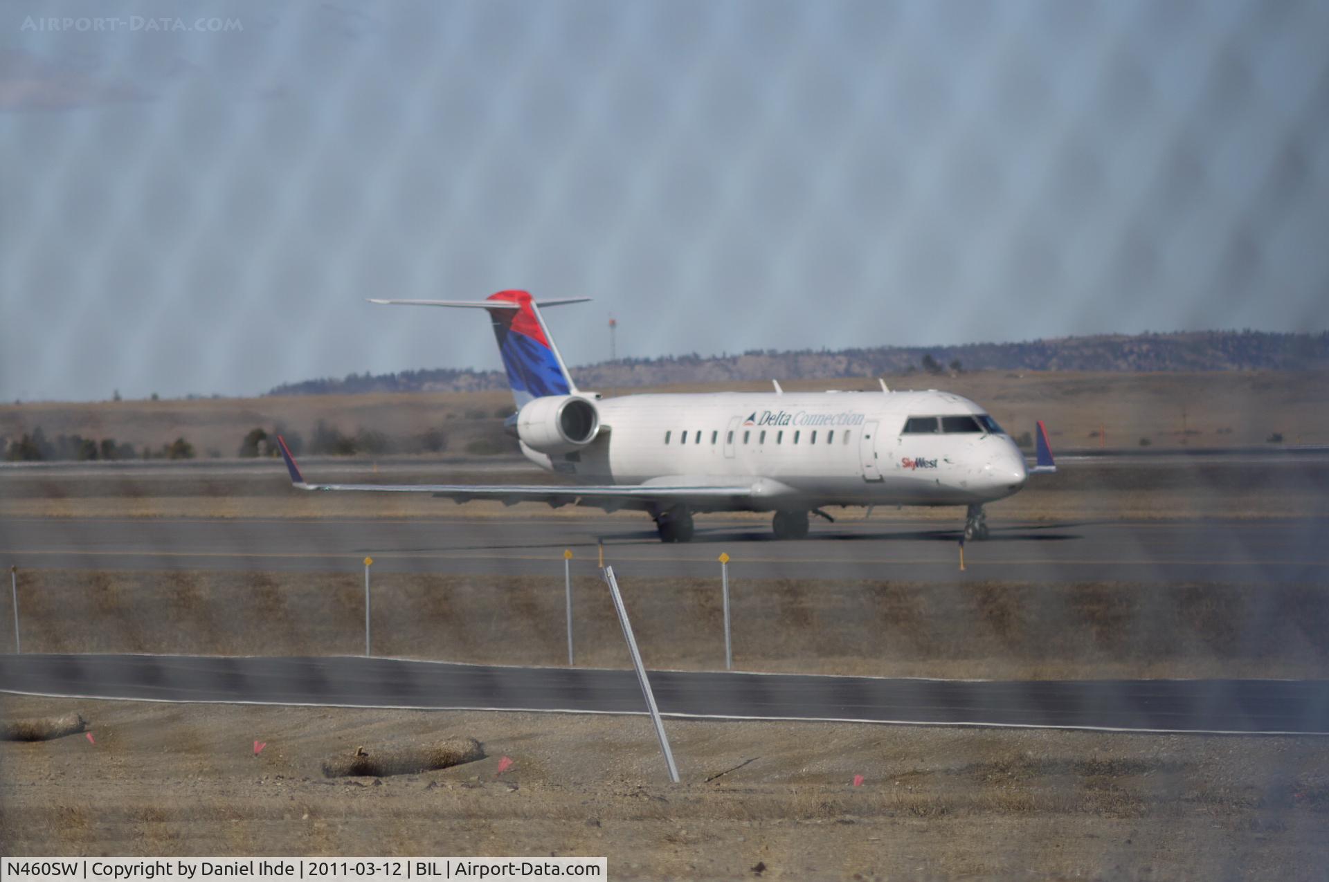 N460SW, 2003 Bombardier CRJ-200LR (CL-600-2B19) C/N 7803, Skywest departing BIL