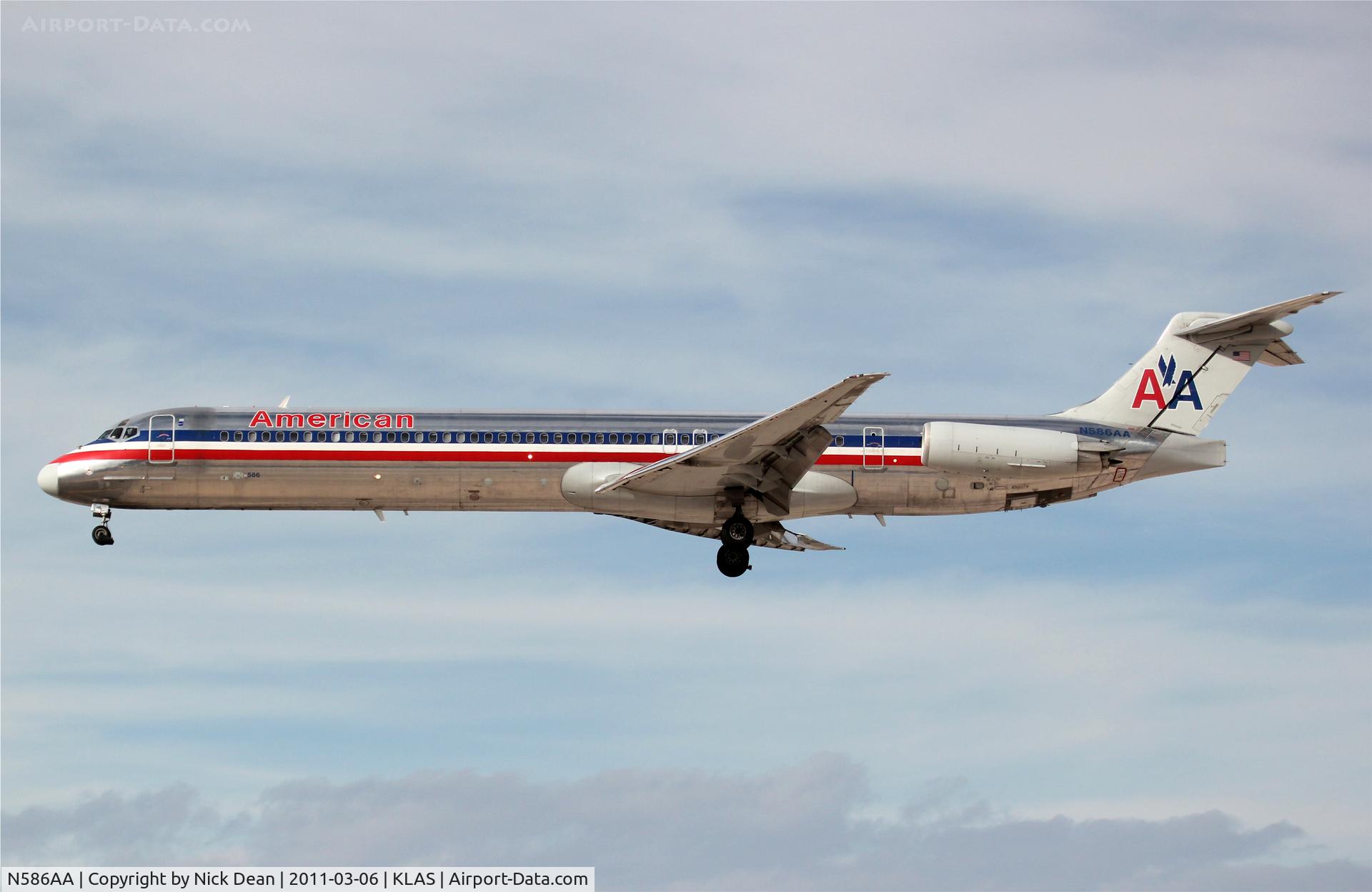 N586AA, 1991 McDonnell Douglas MD-82 (DC-9-82) C/N 53249, KLAS