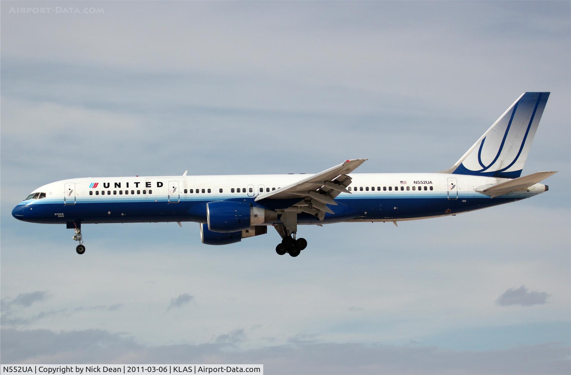 N552UA, 1992 Boeing 757-222 C/N 26641, KLAS