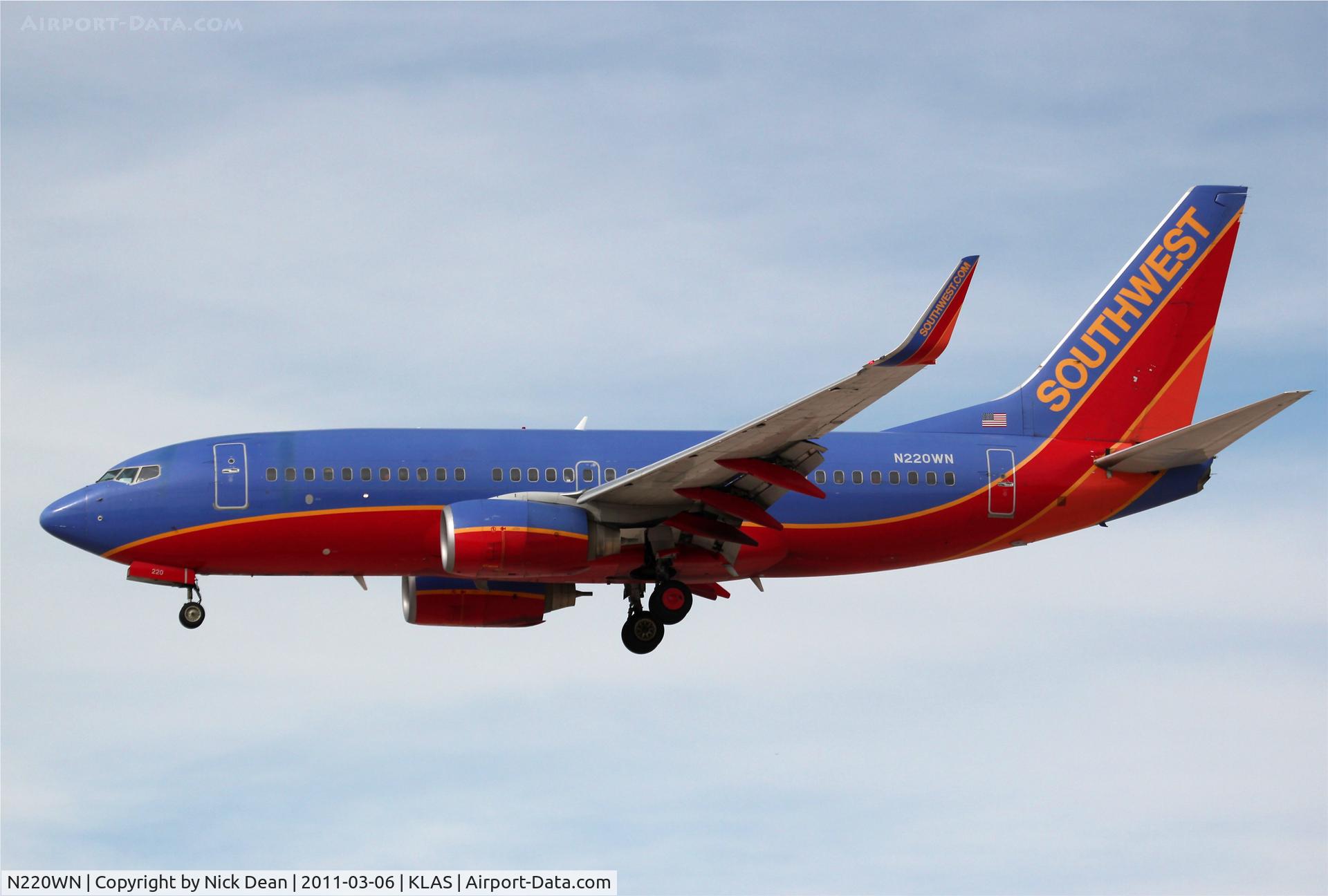 N220WN, 2005 Boeing 737-7H4 C/N 32491, KLAS