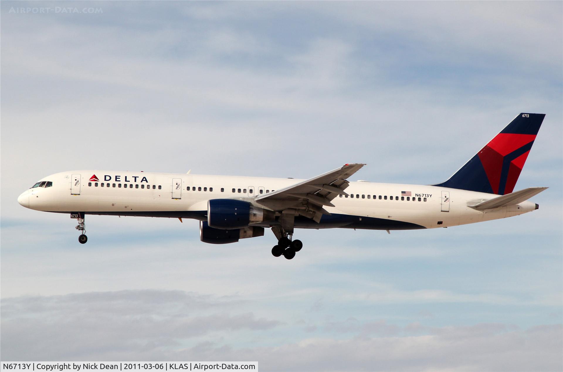 N6713Y, 2000 Boeing 757-232 C/N 30777, KLAS
