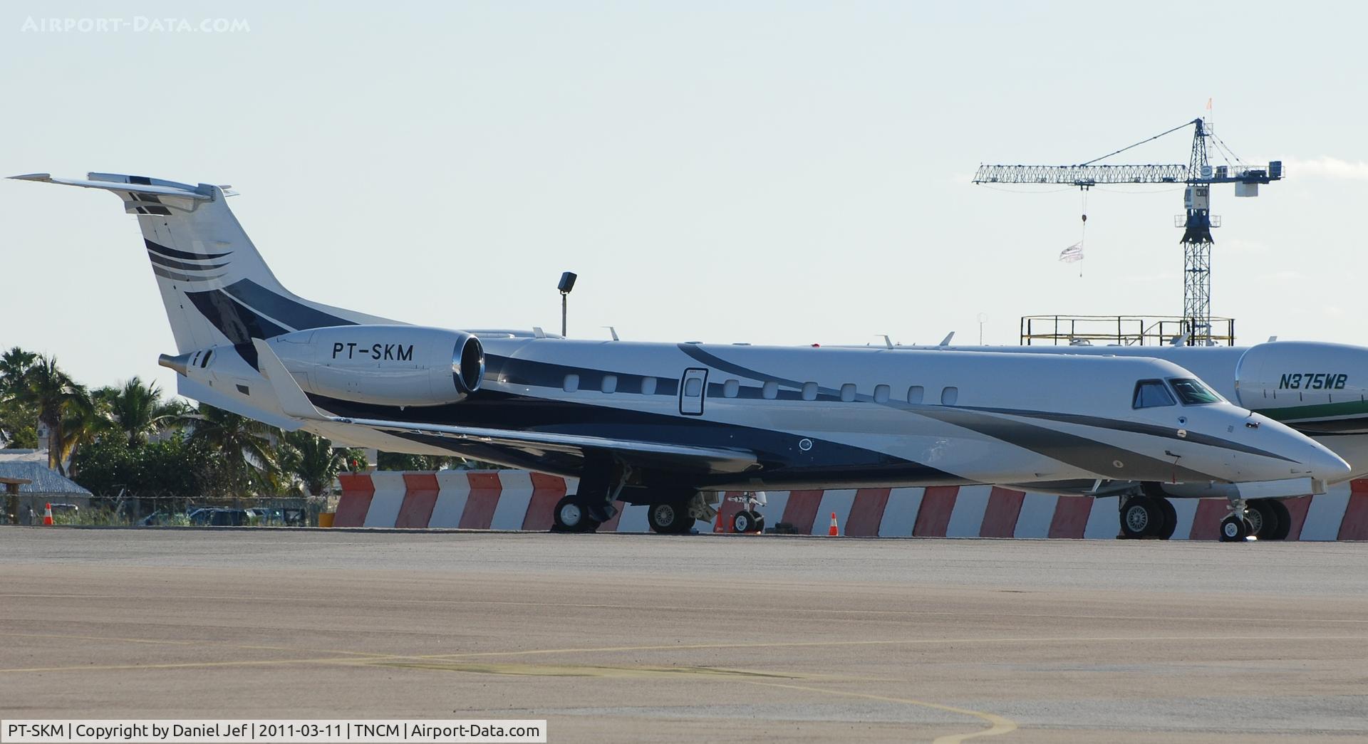PT-SKM, 2004 Embraer 170SU (ERJ-170-100SU) C/N 17000019, Pt-SKM park on the main ramp at TNCM