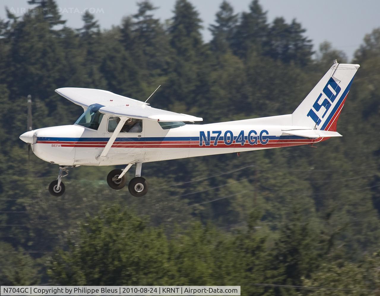N704GC, 1976 Cessna 150M C/N 15078591, Short final rwy 34 in the beautiful local nature.
