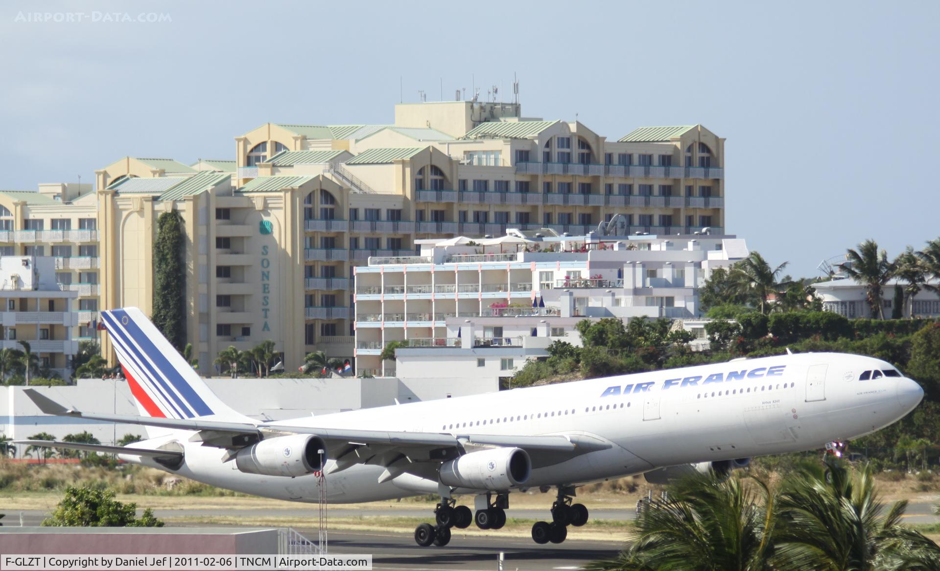 F-GLZT, 2000 Airbus A340-313X C/N 319, Air France F-GLZT landing at TNCM