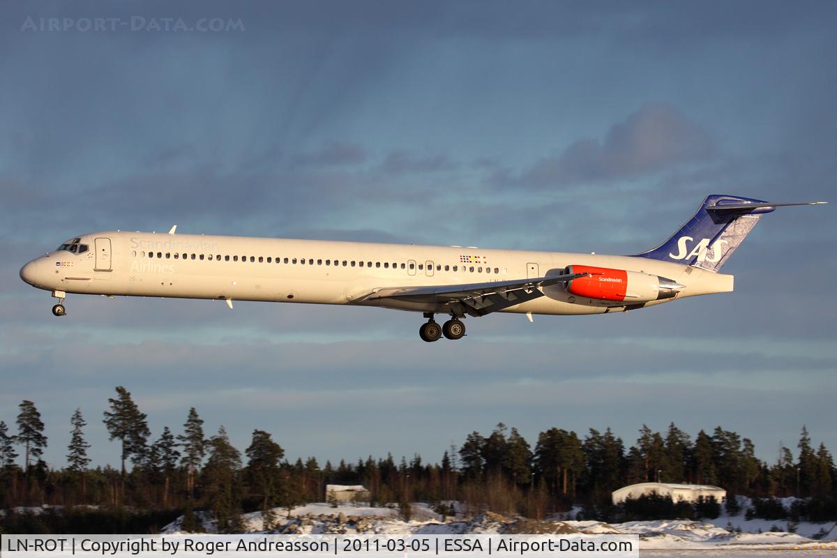 LN-ROT, 1986 McDonnell Douglas MD-82 (DC-9-82) C/N 49422, SK7666 from Grenoble