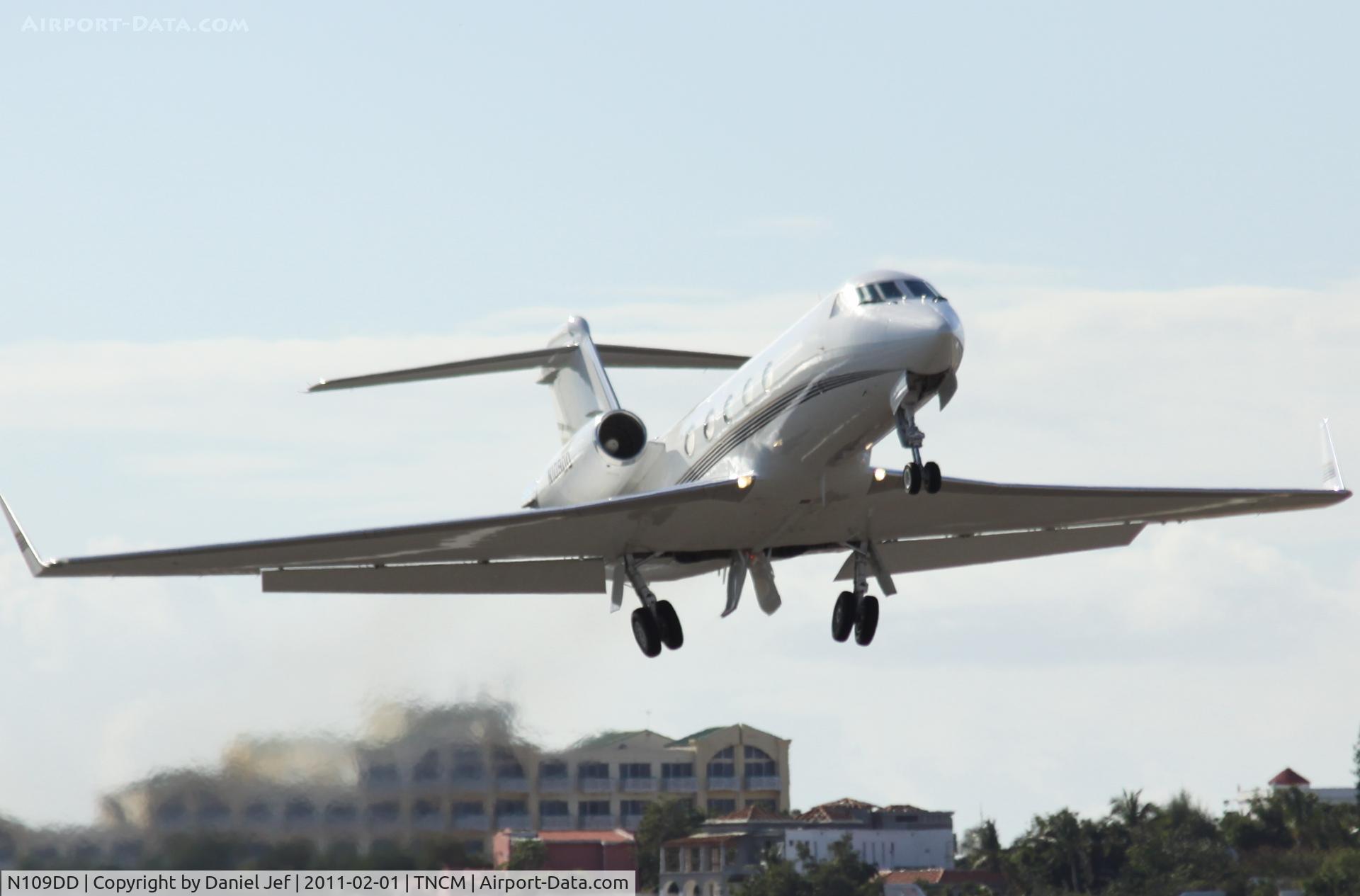 N109DD, 1984 Gulfstream Aerospace G-1159A Gulfstream III C/N 415, N109DD departing TNCM