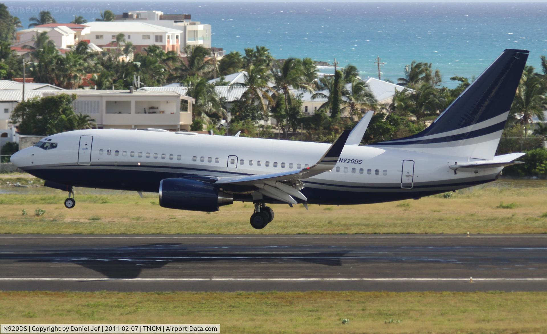 N920DS, 1999 Boeing 737-75V C/N 28579, N920DS landing at TNCM