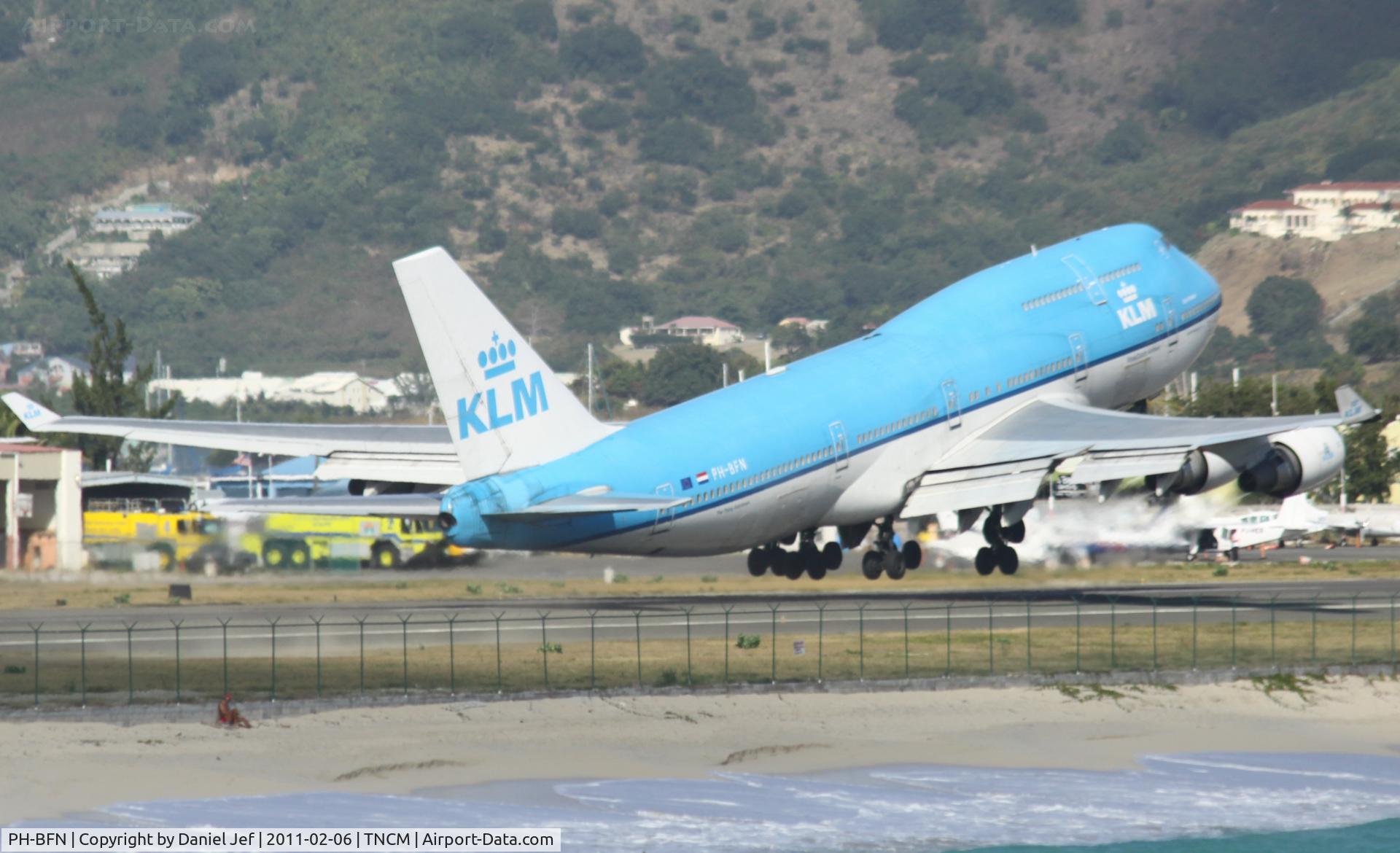 PH-BFN, 1993 Boeing 747-406BC C/N 26372, KLM PH-BFN departing TNCM
