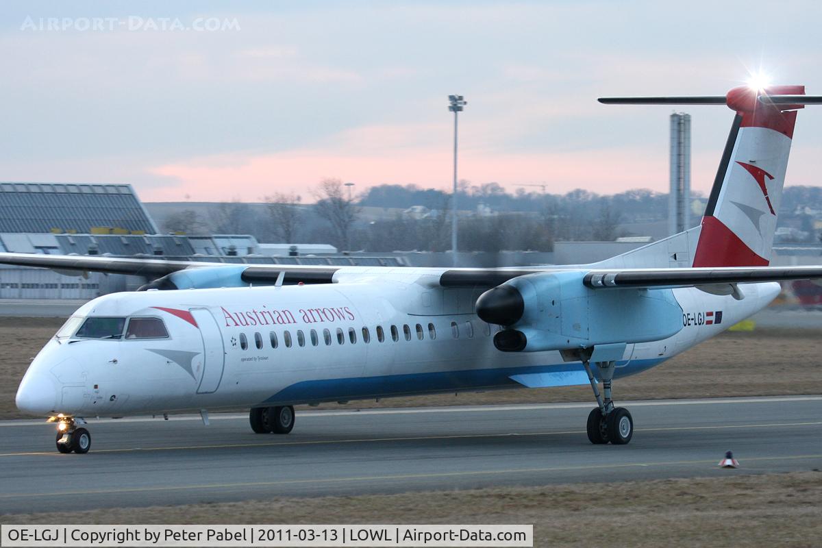 OE-LGJ, 2005 De Havilland Canada DHC-8-402Q Dash 8 C/N 4104, Blink