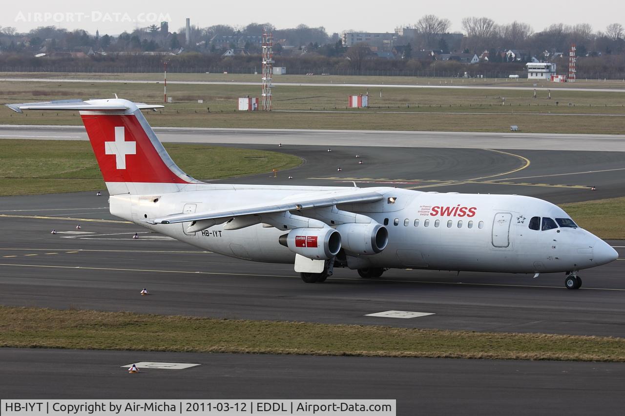 HB-IYT, 2000 British Aerospace Avro 146-RJ100 C/N E3380, Swissair