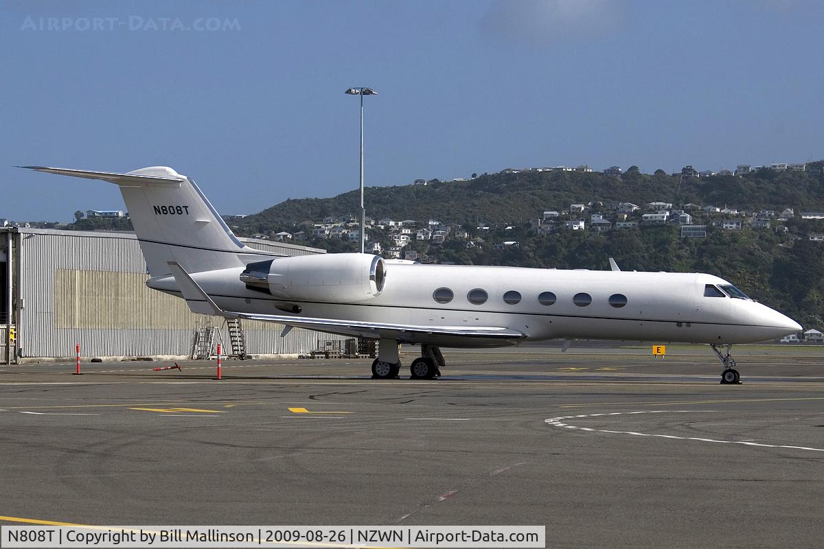 N808T, Gulfstream Aerospace G-IV C/N 1342, some two bit actor ( Thomas Cruise Mapother IV ) flew in for a chat with director Sir Peter Jackson