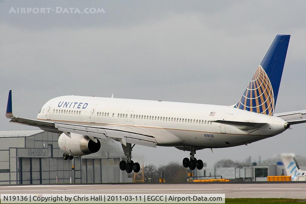 N19136, 1999 Boeing 757-224 C/N 29285, United Airlines