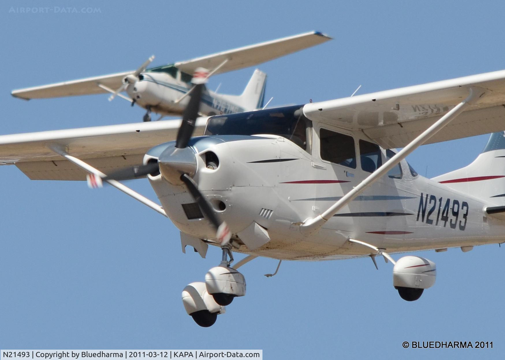 N21493, 2003 Cessna T206H Turbo Stationair C/N T20608423, N21493 on final approach to 17L.