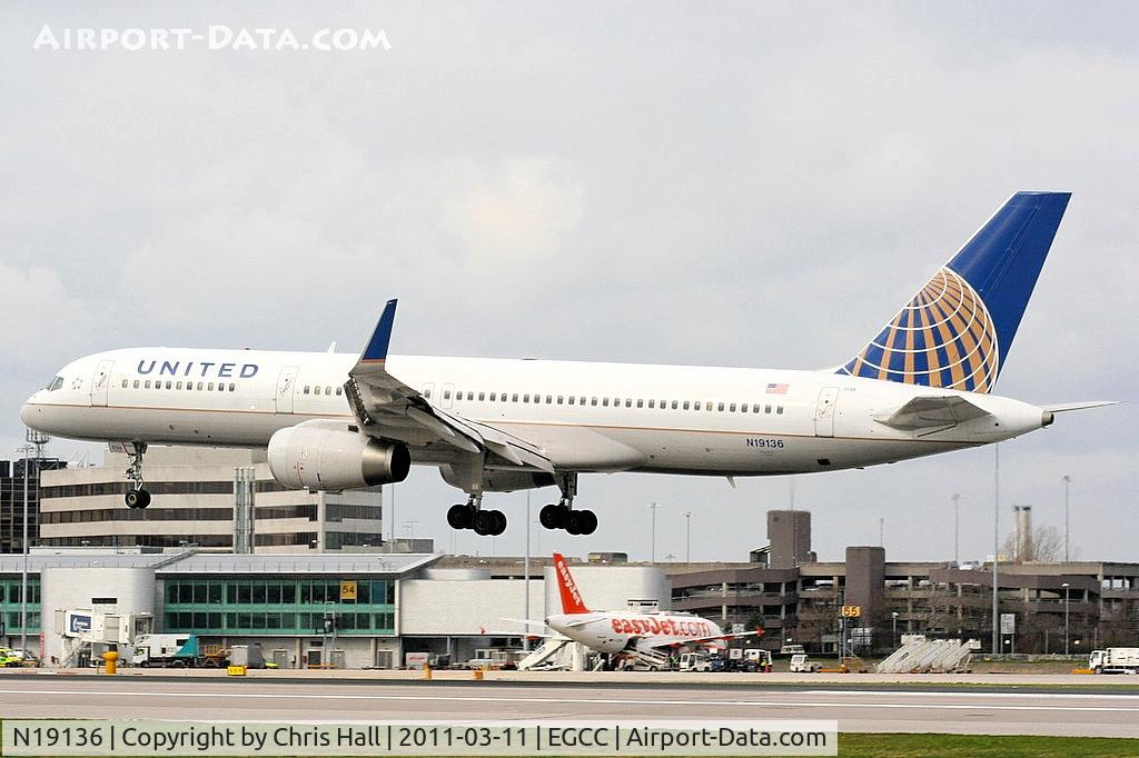 N19136, 1999 Boeing 757-224 C/N 29285, United Airlines