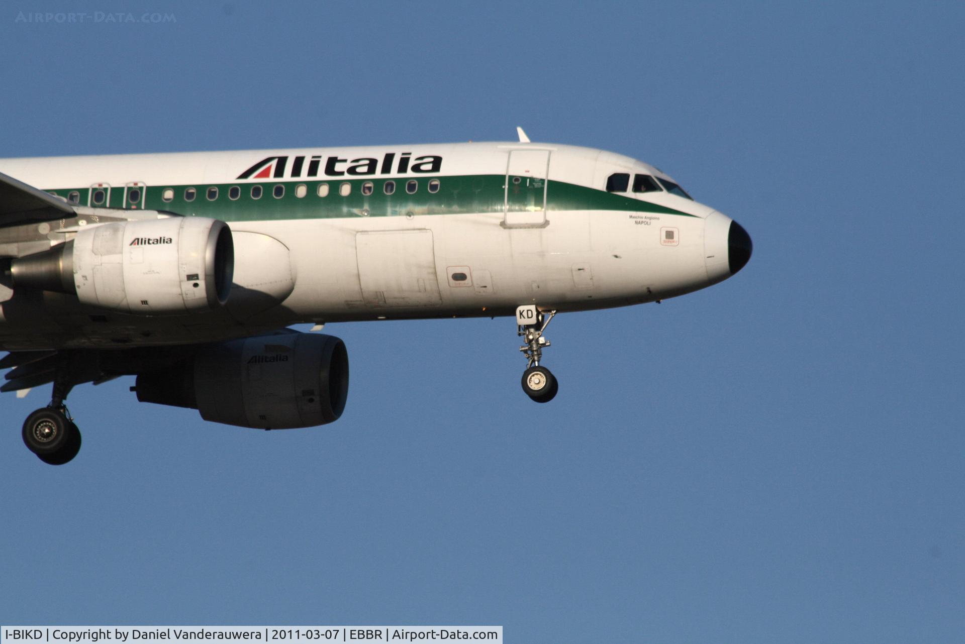 I-BIKD, 2001 Airbus A320-214 C/N 1457, Arrival of flight AZ148 to RWY 02