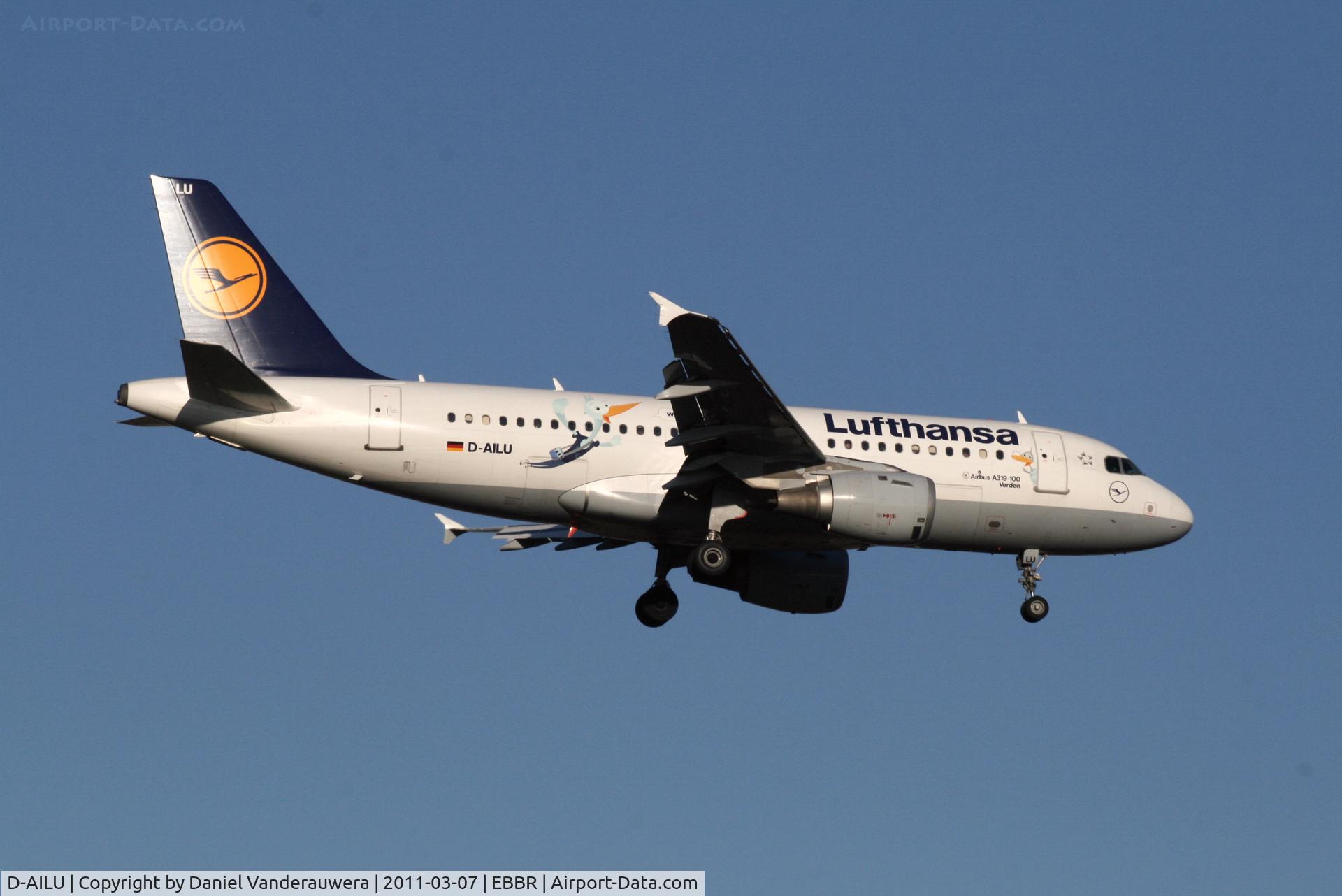 D-AILU, 1997 Airbus A319-114 C/N 744, Flight LH1006 is descending to RWY 02