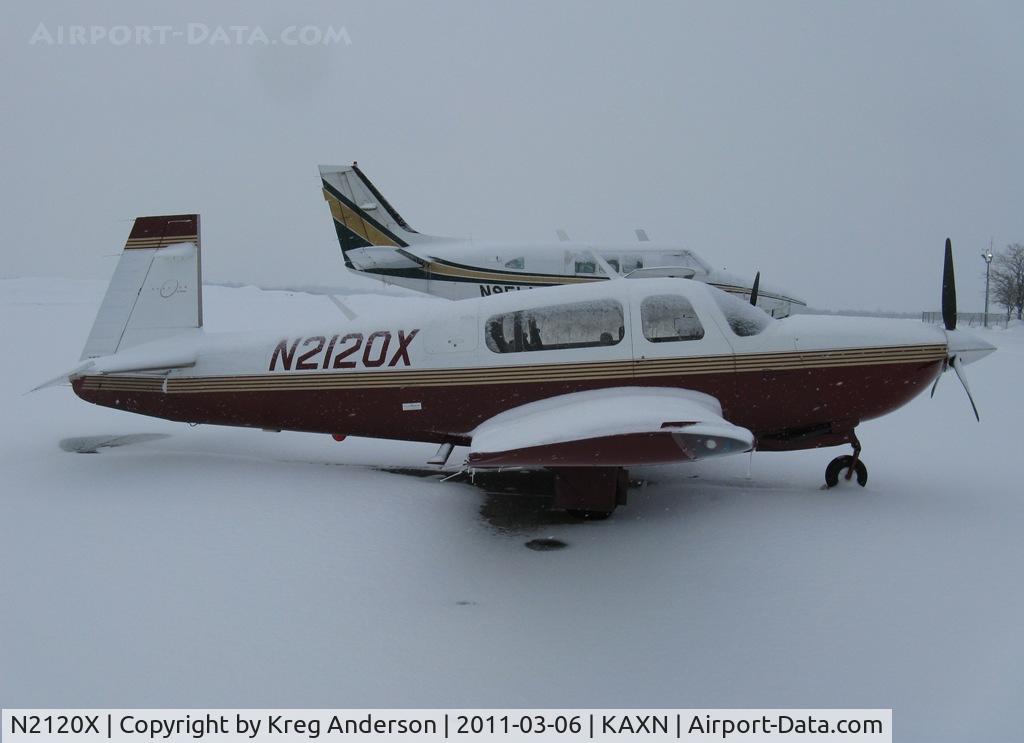 N2120X, 1996 Mooney M20R Ovation C/N 29-0103, Mooney M20R on the line as the snow falls.