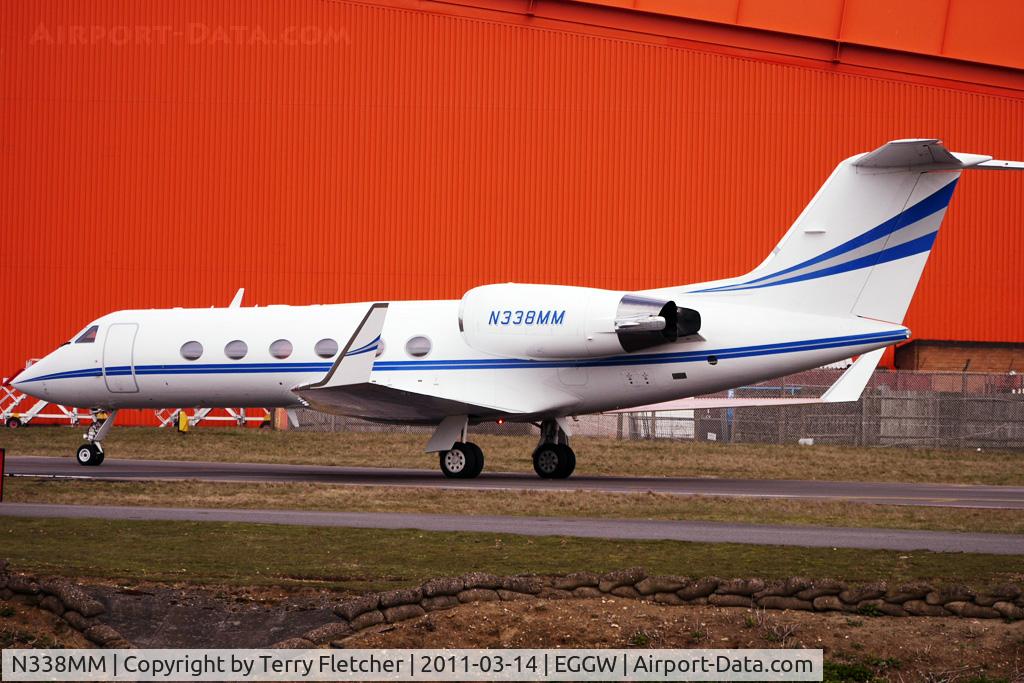 N338MM, 1988 Gulfstream Aerospace G-IV C/N 1076, 1988 Gulfstream Aerospace G-IV, c/n: 1076 taxying in to 'The Pond' at Luton